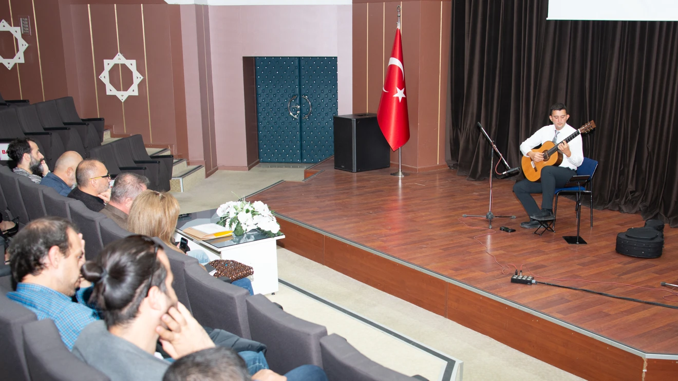 Selçuk Üniversitesinde gitar resitali düzenlendi